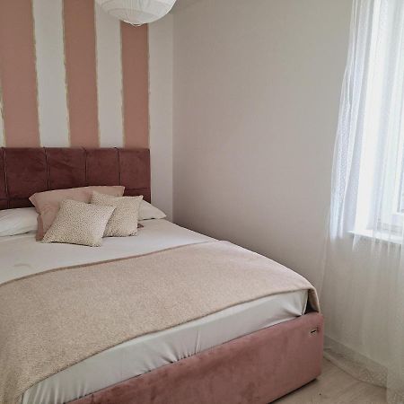 Appartement Apartman Maja **** à Šibenik Extérieur photo